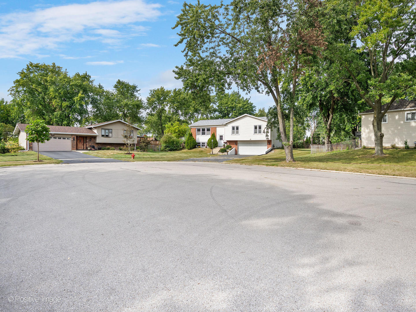 8136 Lindenwood Lane, Woodridge, IL 60517