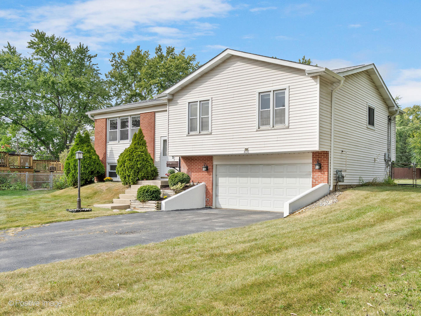 8136 Lindenwood Lane, Woodridge, IL 60517