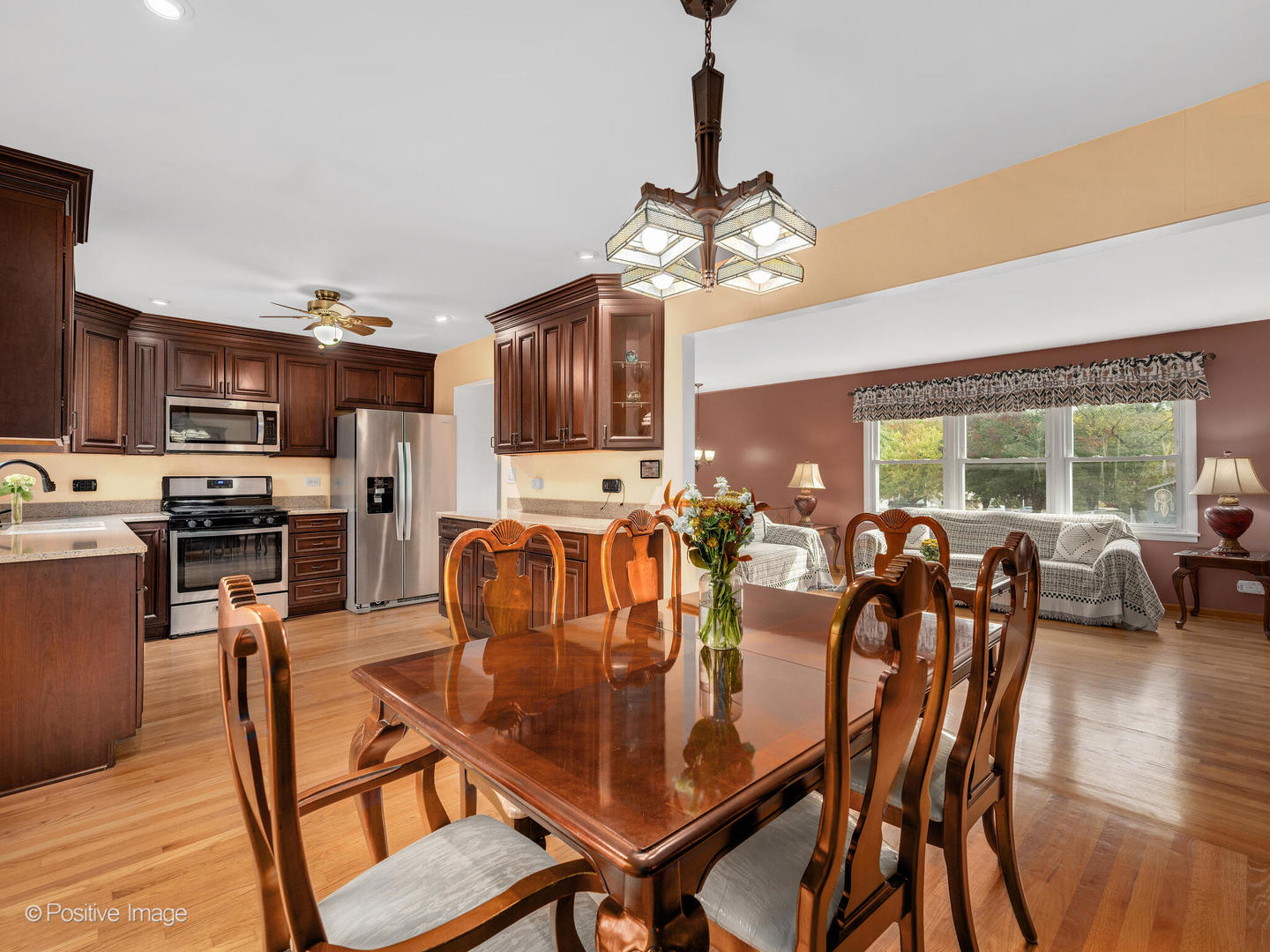 8136 Lindenwood Lane, Woodridge, IL 60517