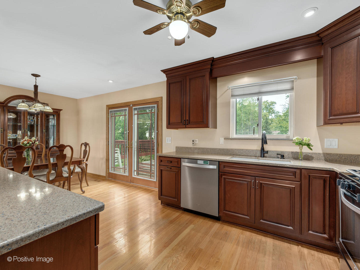 8136 Lindenwood Lane, Woodridge, IL 60517