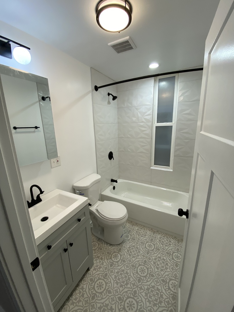 2015 N Bingham Street, Chicago, IL 60647