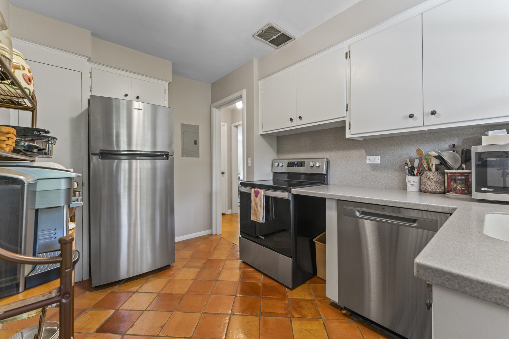 2135 Central Street #3W, Evanston, IL 60201
