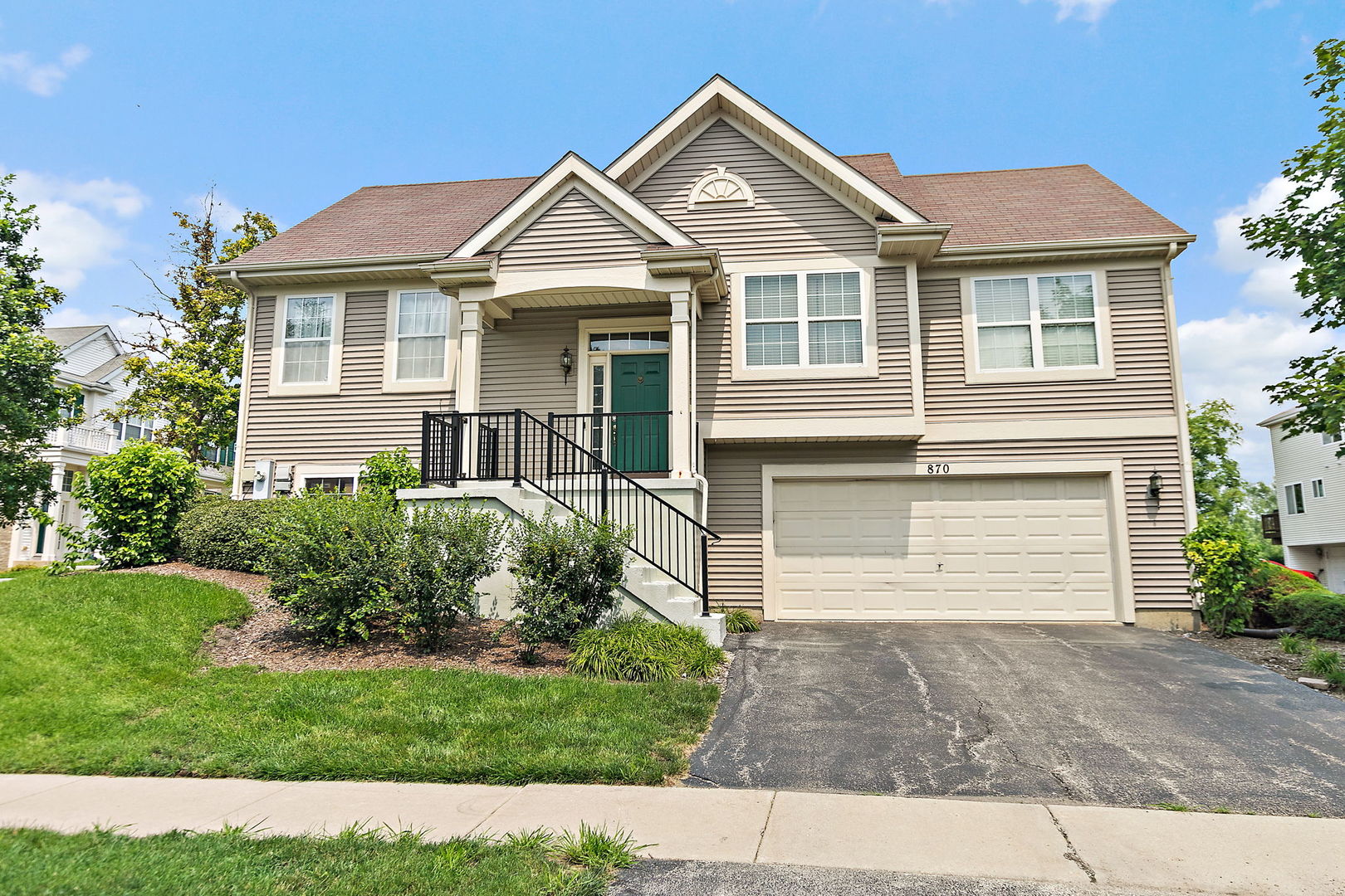 870 Clover Lane, Pingree Grove, IL 60140