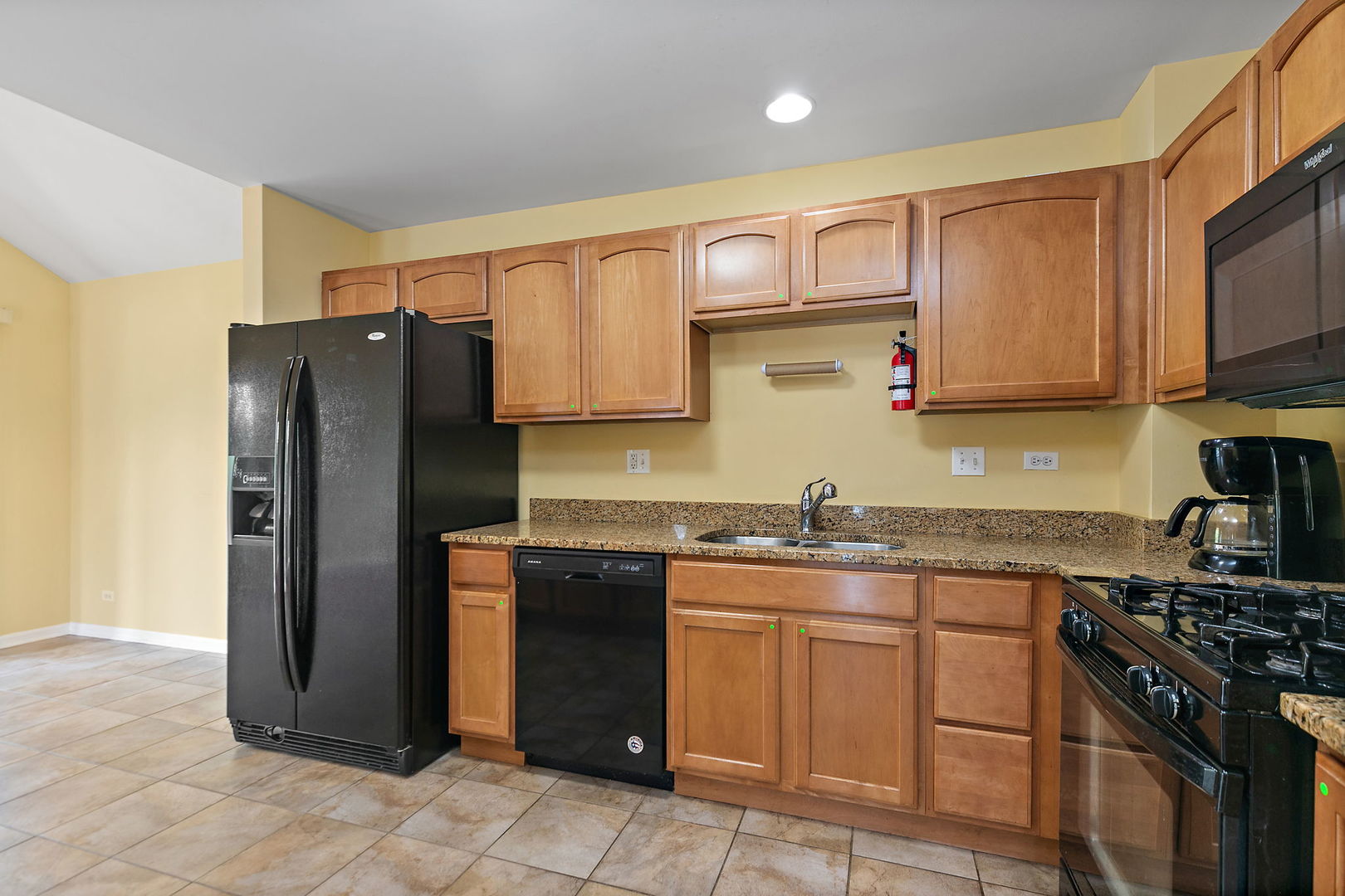 870 Clover Lane, Pingree Grove, IL 60140