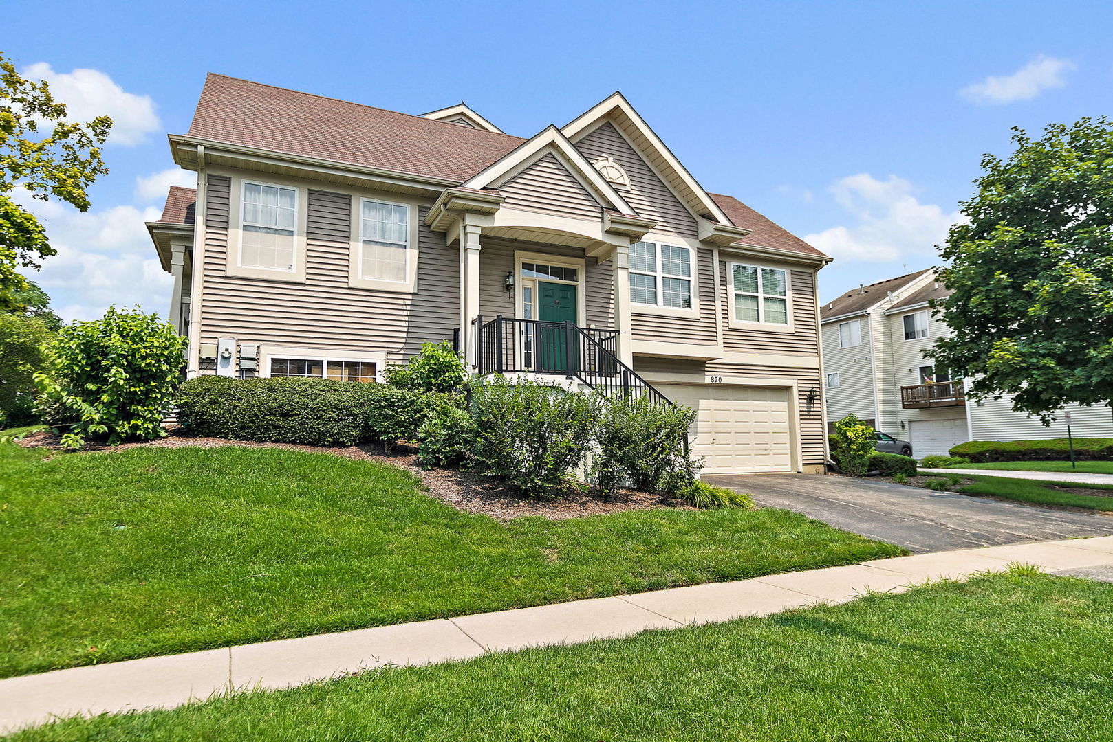 870 Clover Lane, Pingree Grove, IL 60140