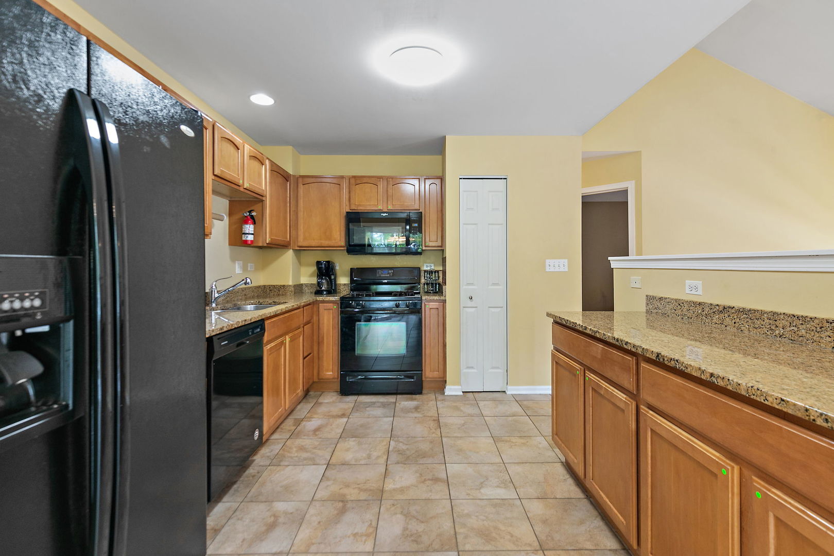 870 Clover Lane, Pingree Grove, IL 60140