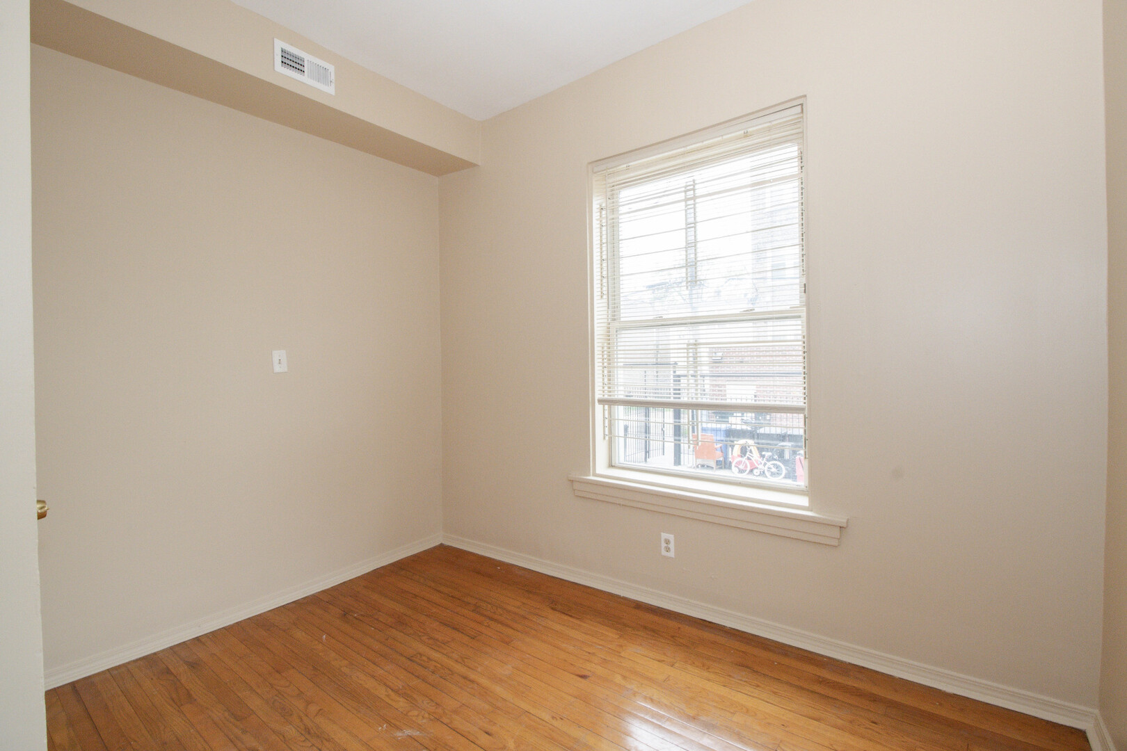 3345 W HURON Street, Chicago, IL 60624