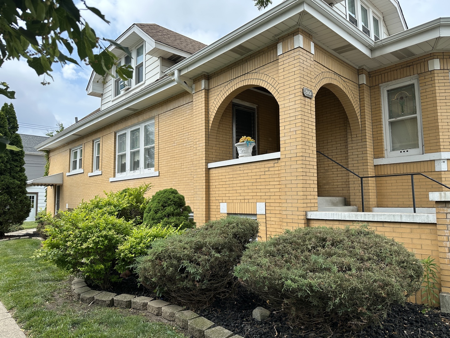 8101 White Avenue, Lyons, IL 60534