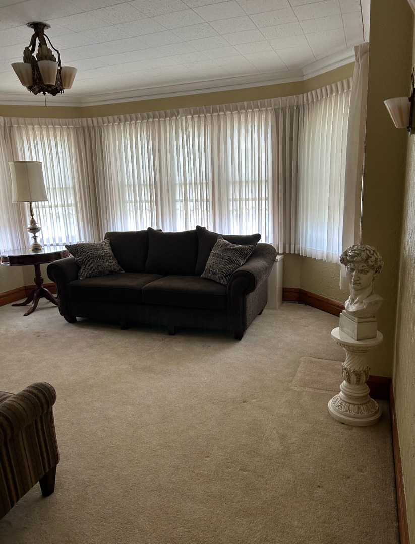 8101 White Avenue, Lyons, IL 60534