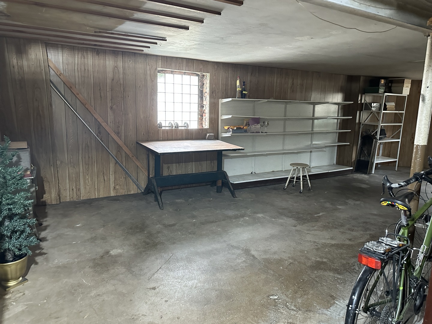 8101 White Avenue, Lyons, IL 60534