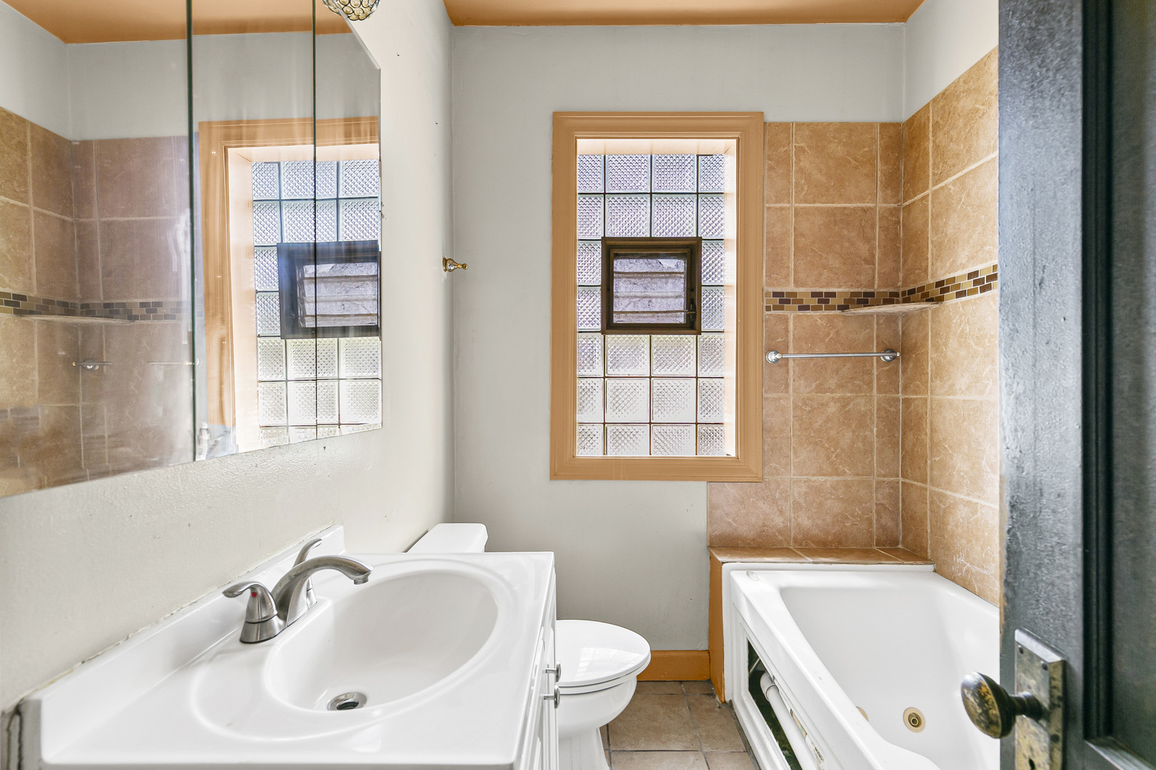 6837 S Michigan Avenue, Chicago, IL 60637