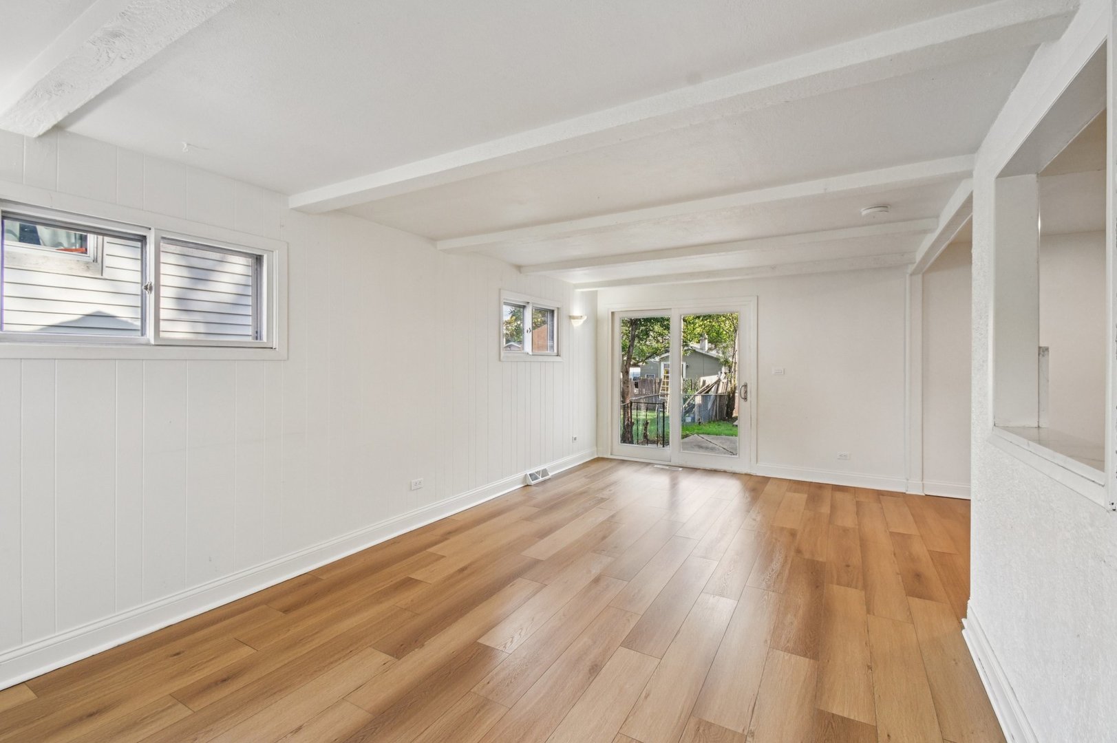 207 N Idlewild Avenue, Mundelein, IL 60060