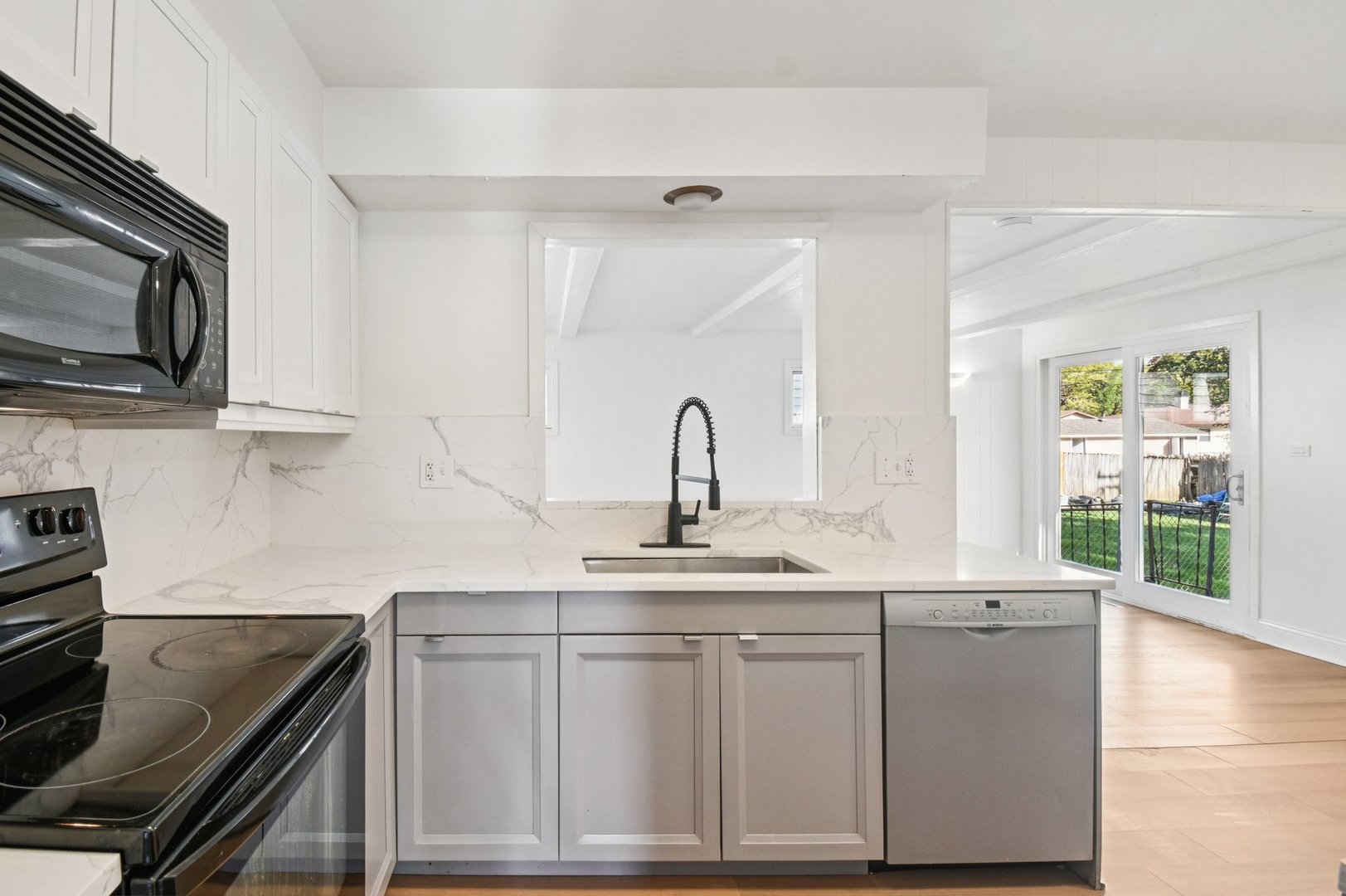 207 N Idlewild Avenue, Mundelein, IL 60060