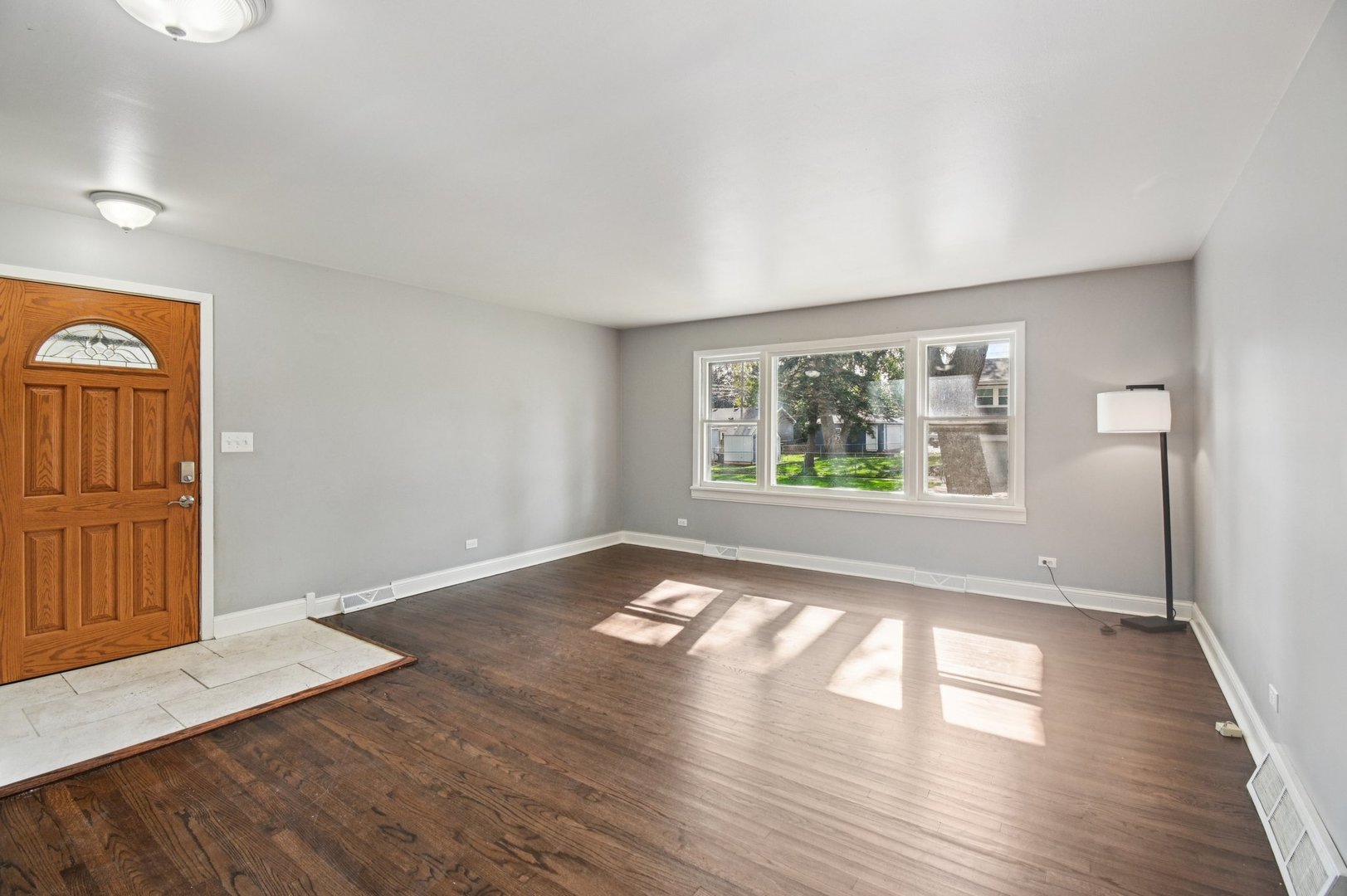 207 N Idlewild Avenue, Mundelein, IL 60060