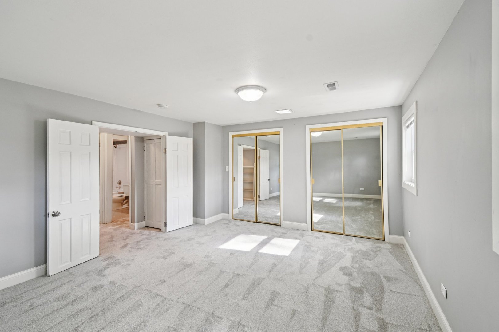 207 N Idlewild Avenue, Mundelein, IL 60060