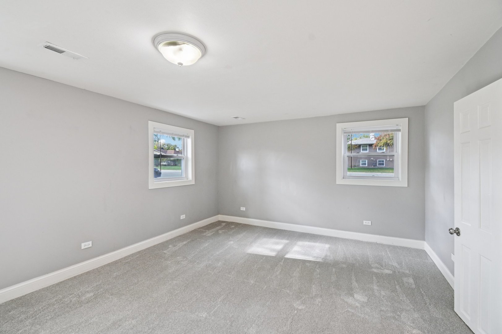 207 N Idlewild Avenue, Mundelein, IL 60060