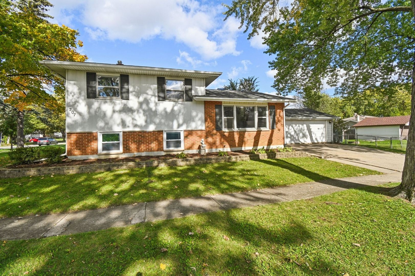 207 N Idlewild Avenue, Mundelein, IL 60060