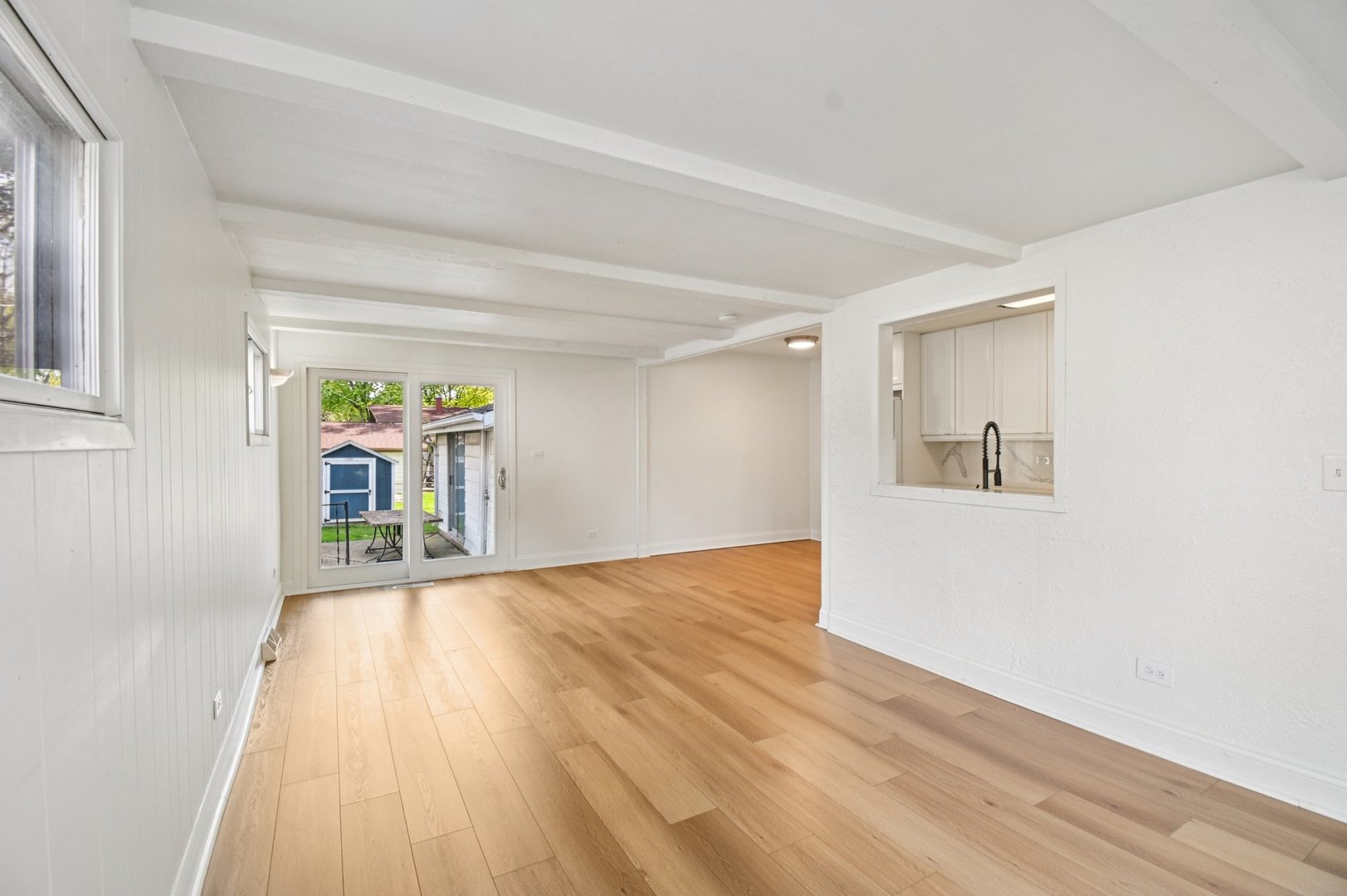 207 N Idlewild Avenue, Mundelein, IL 60060