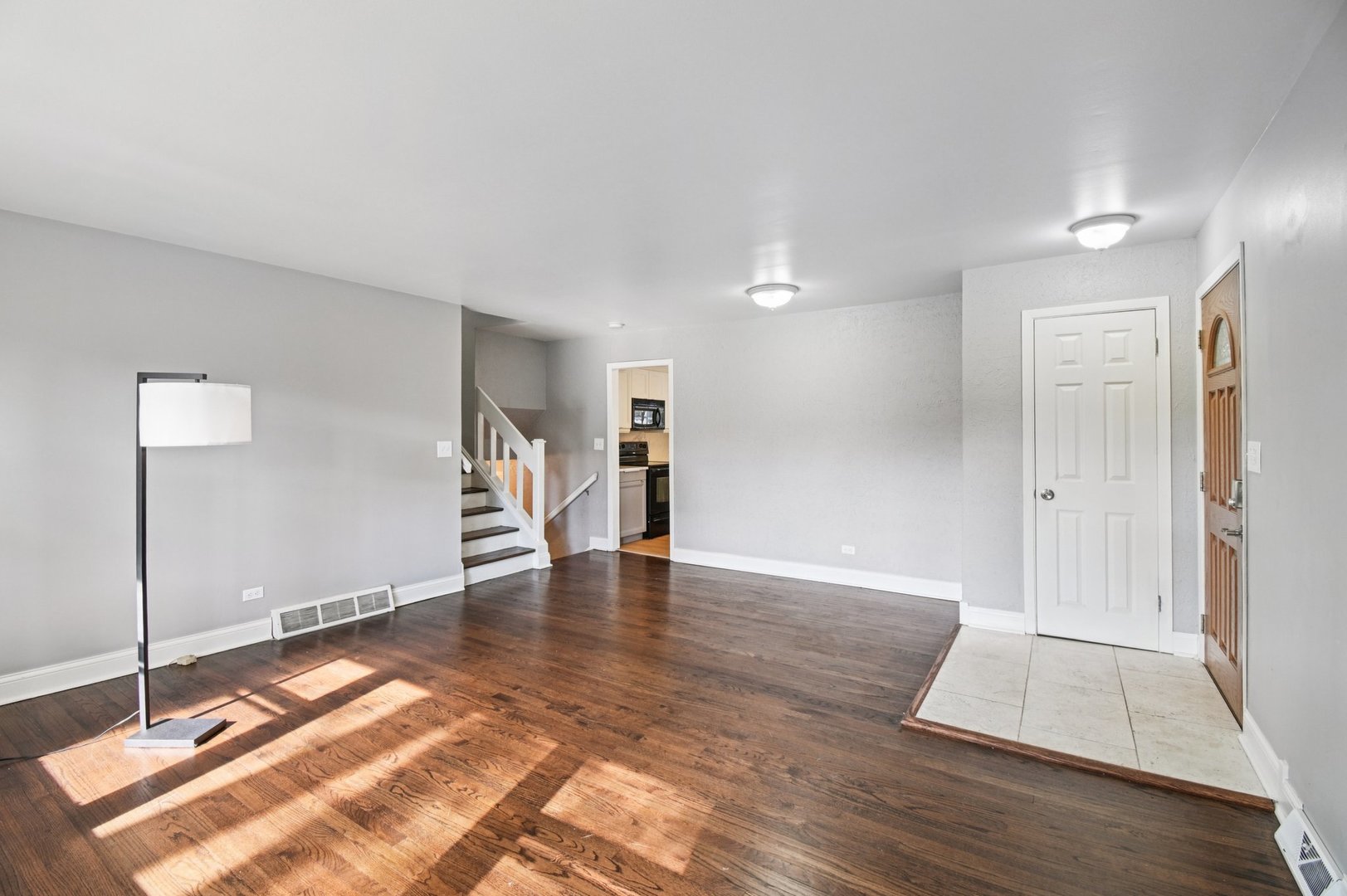 207 N Idlewild Avenue, Mundelein, IL 60060