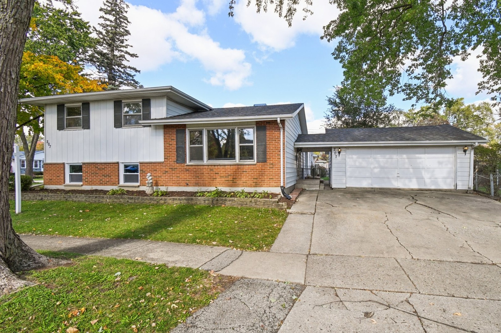 207 N Idlewild Avenue, Mundelein, IL 60060