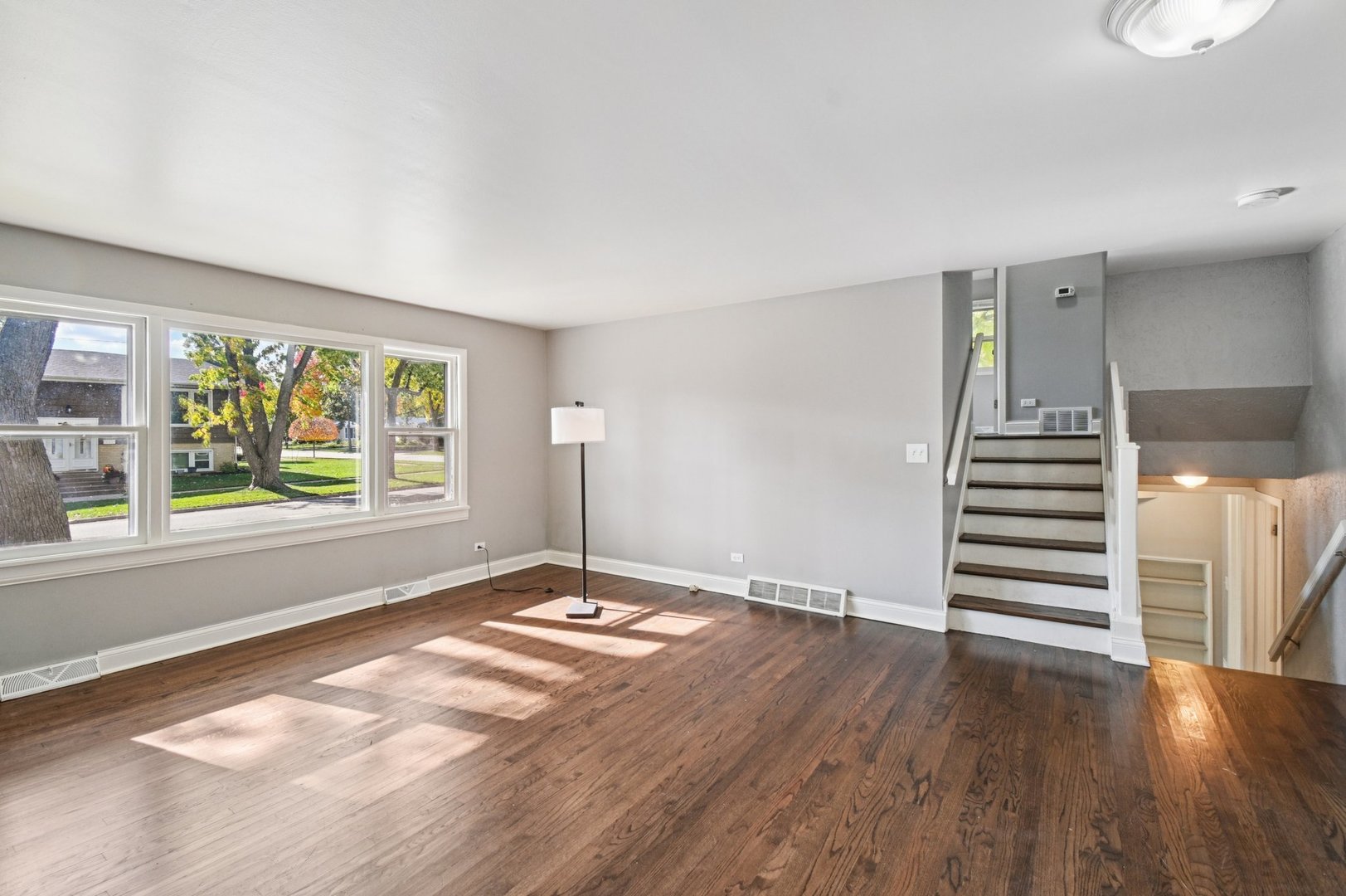 207 N Idlewild Avenue, Mundelein, IL 60060