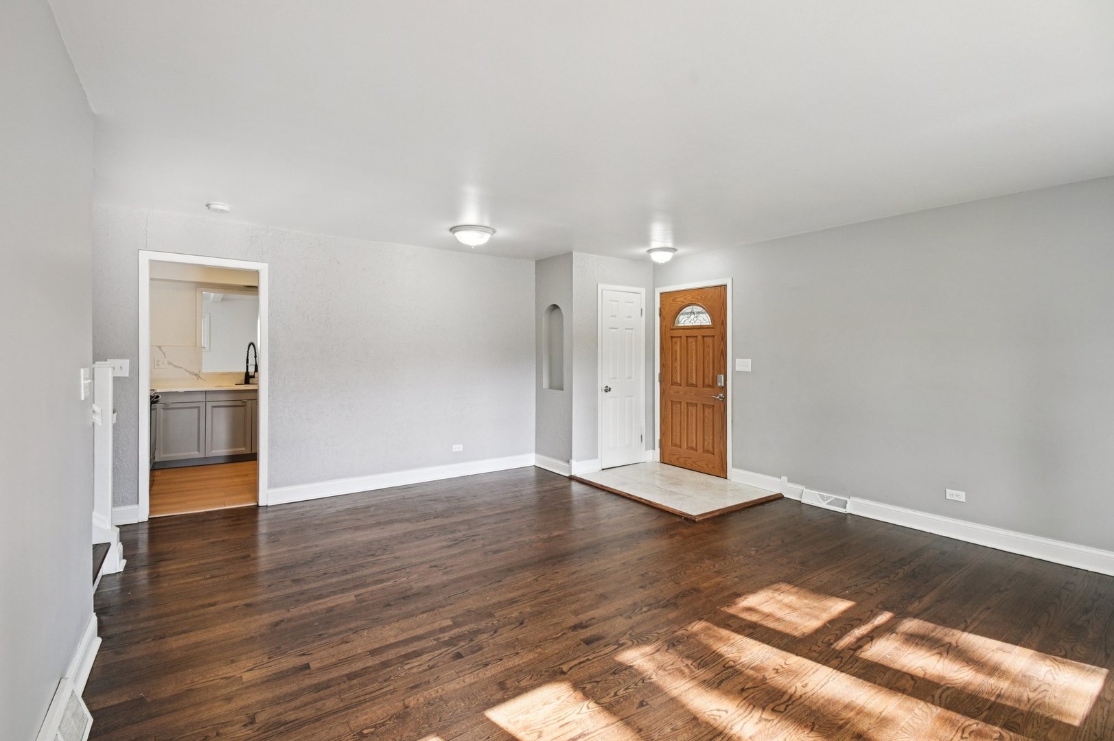 207 N Idlewild Avenue, Mundelein, IL 60060