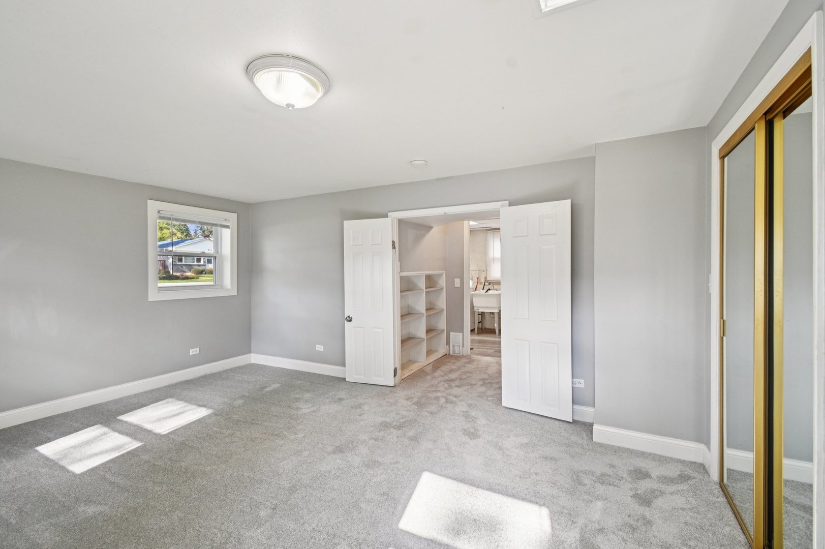 207 N Idlewild Avenue, Mundelein, IL 60060