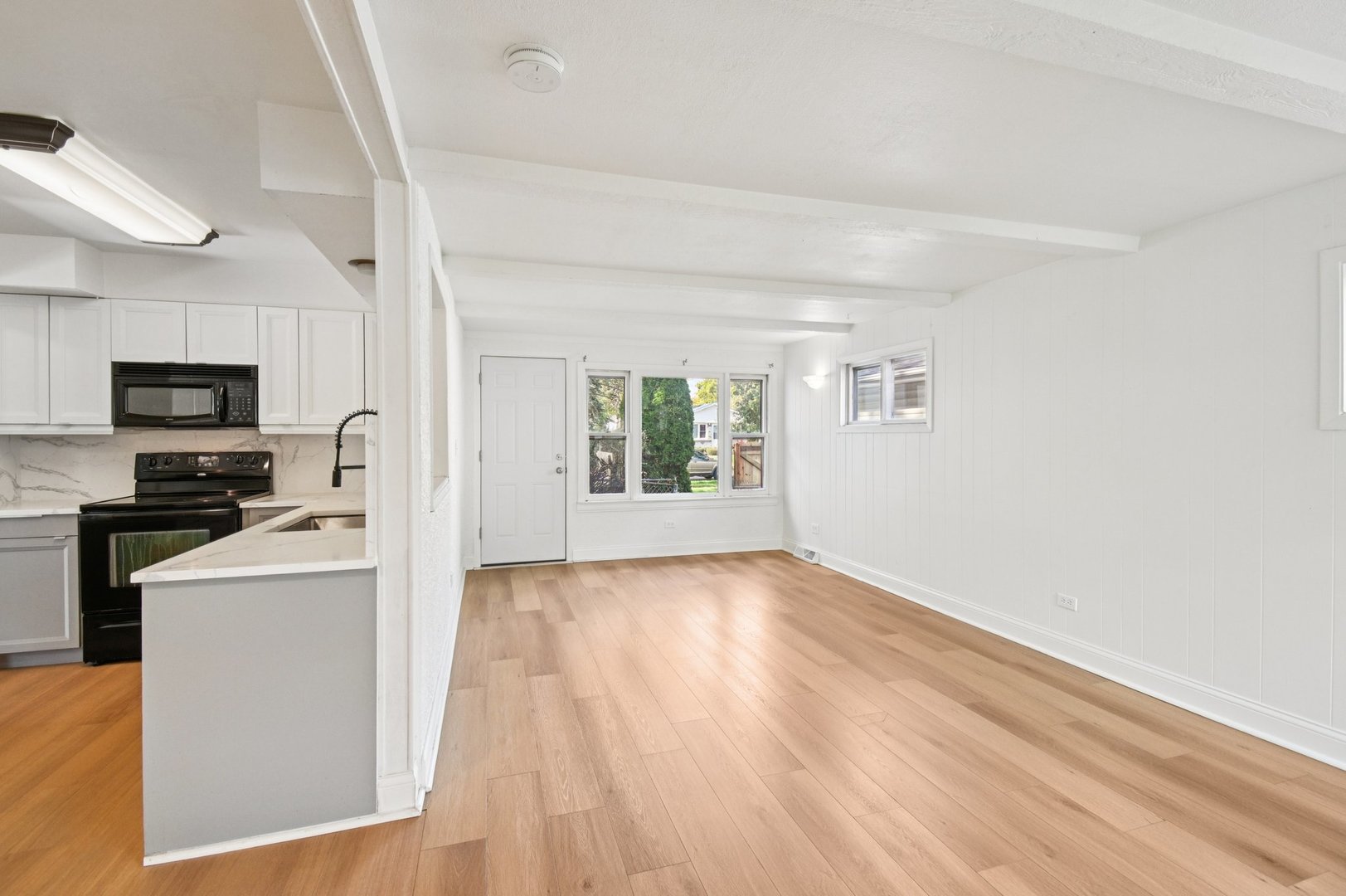 207 N Idlewild Avenue, Mundelein, IL 60060