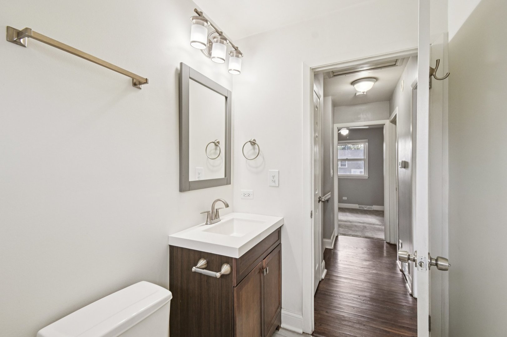 207 N Idlewild Avenue, Mundelein, IL 60060