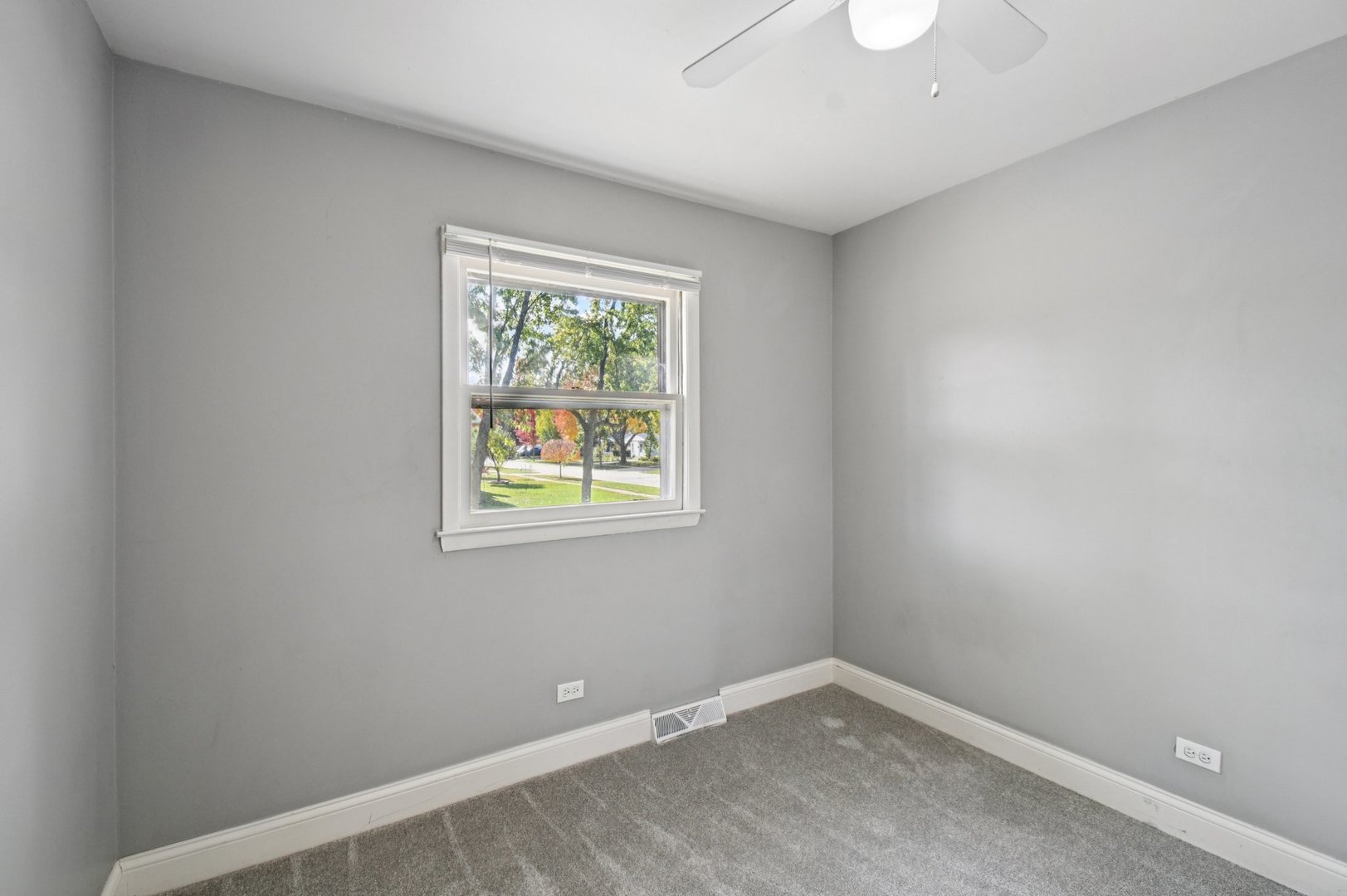 207 N Idlewild Avenue, Mundelein, IL 60060