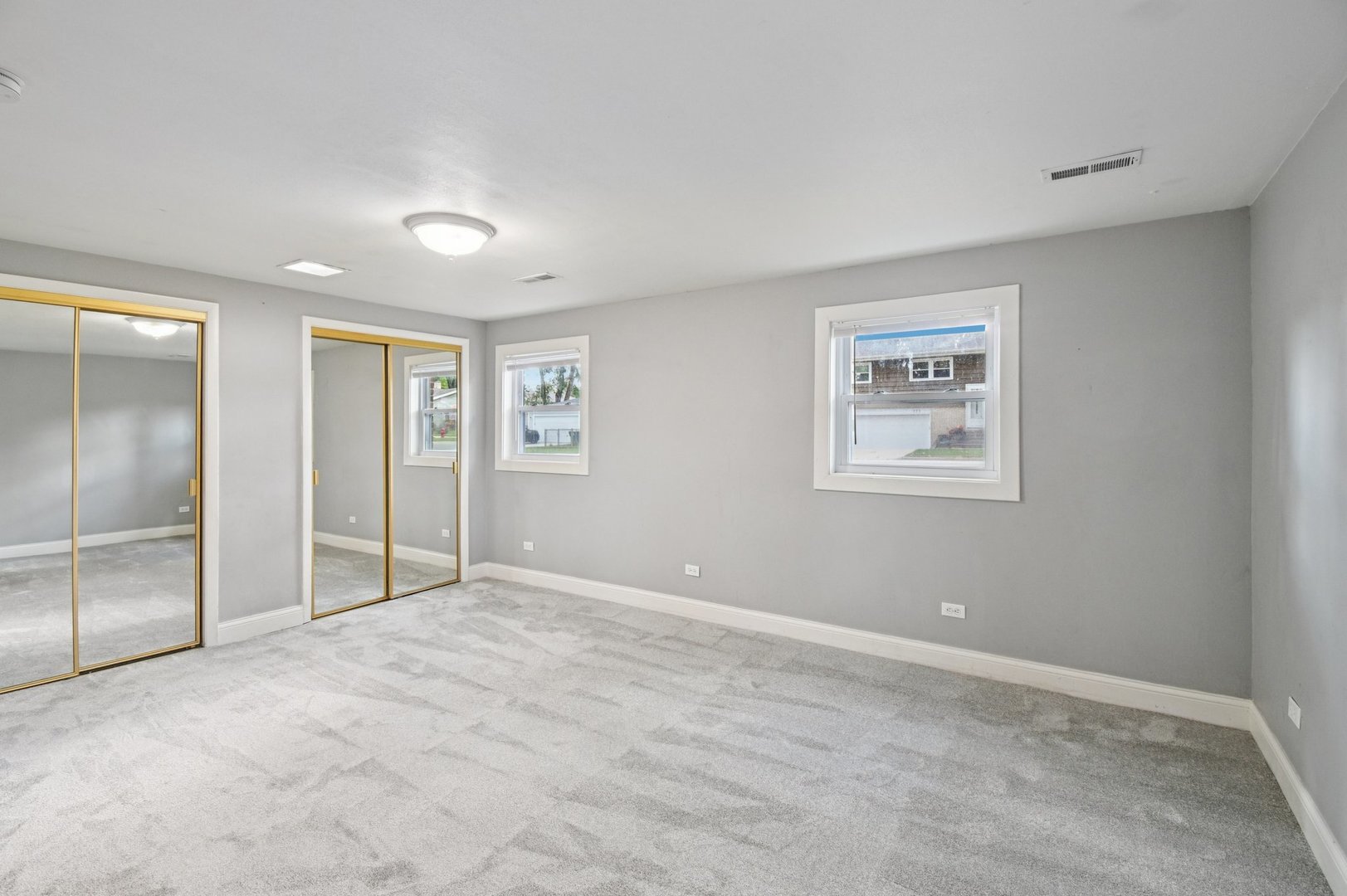 207 N Idlewild Avenue, Mundelein, IL 60060