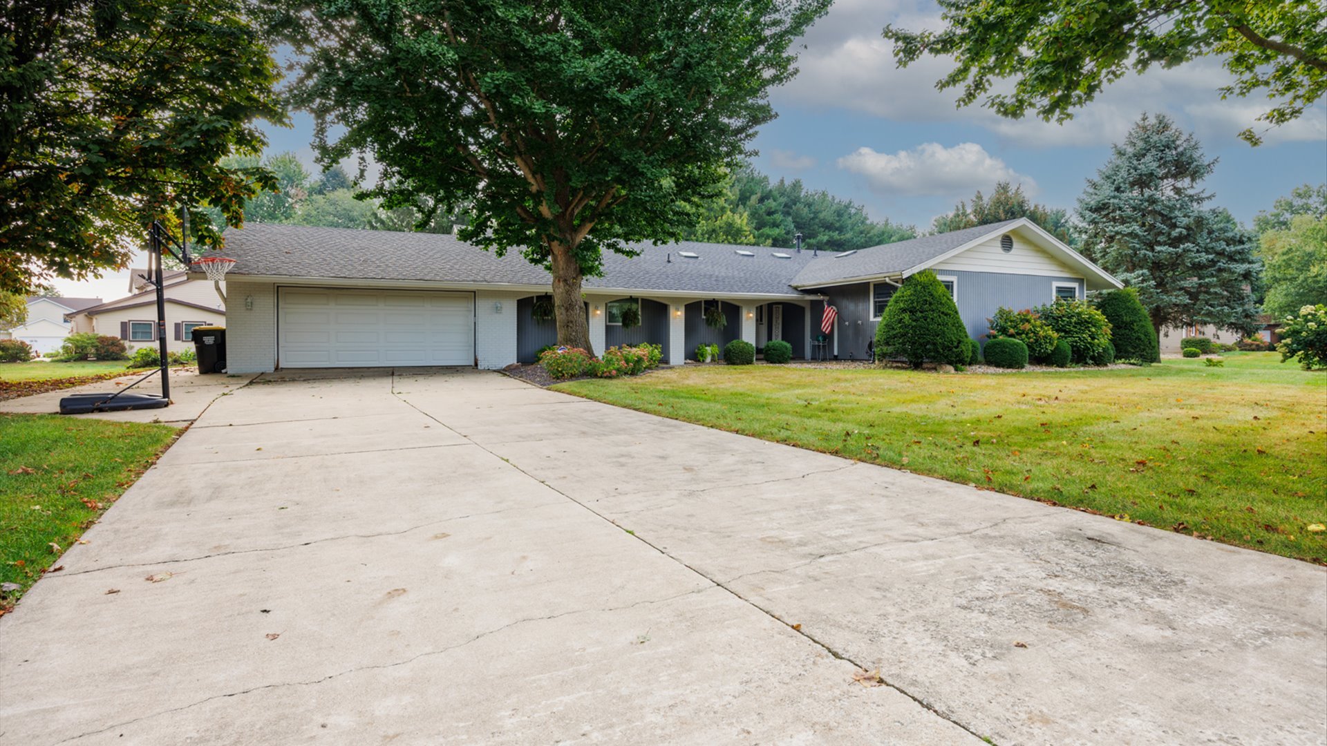 8989 Tamarac Way, Bloomington, IL 61705