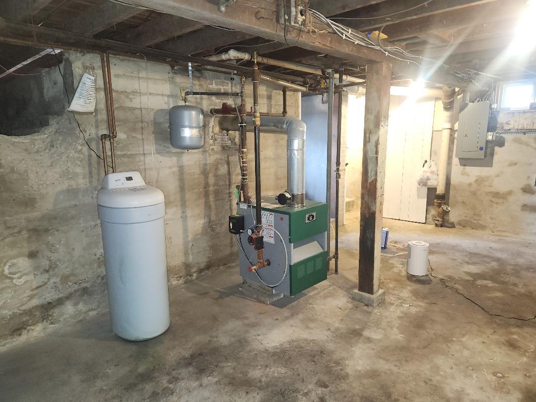 1305 Court Street, McHenry, IL 60050