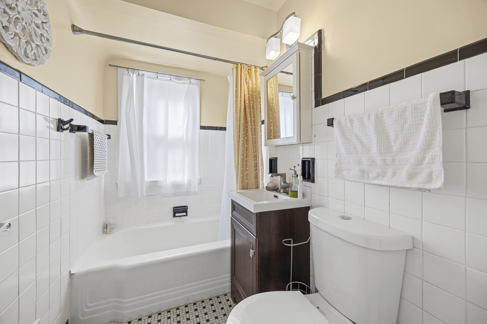 6039 S Kilbourn Avenue, Chicago, IL 60629