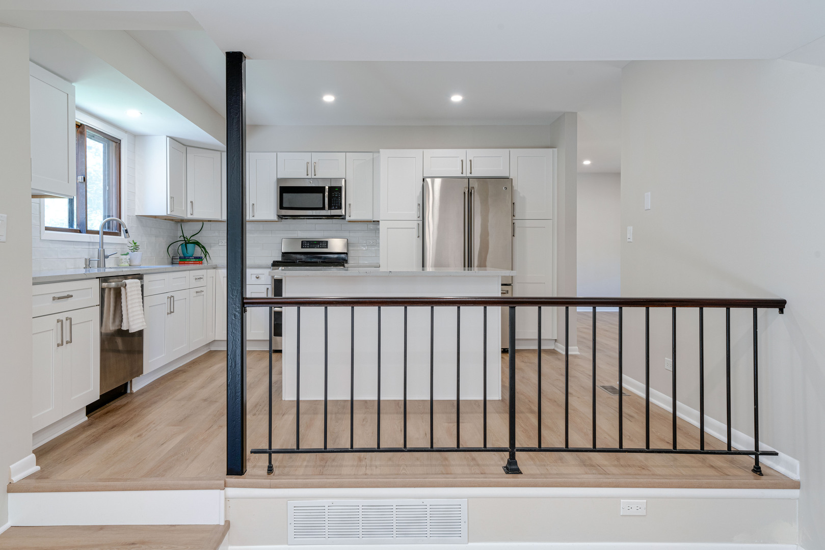 1209 Garfield Avenue, Libertyville, IL 60048