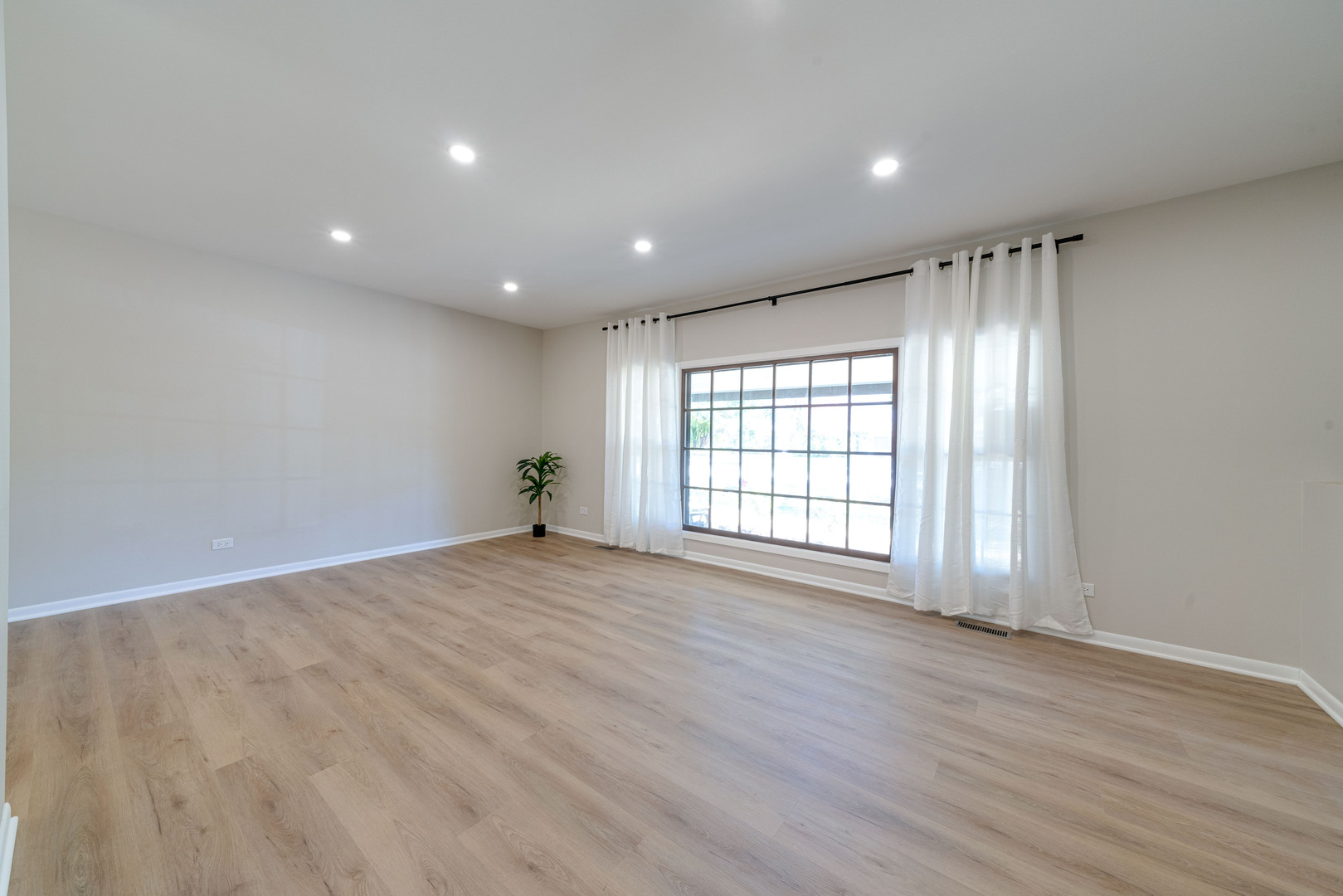 1209 Garfield Avenue, Libertyville, IL 60048