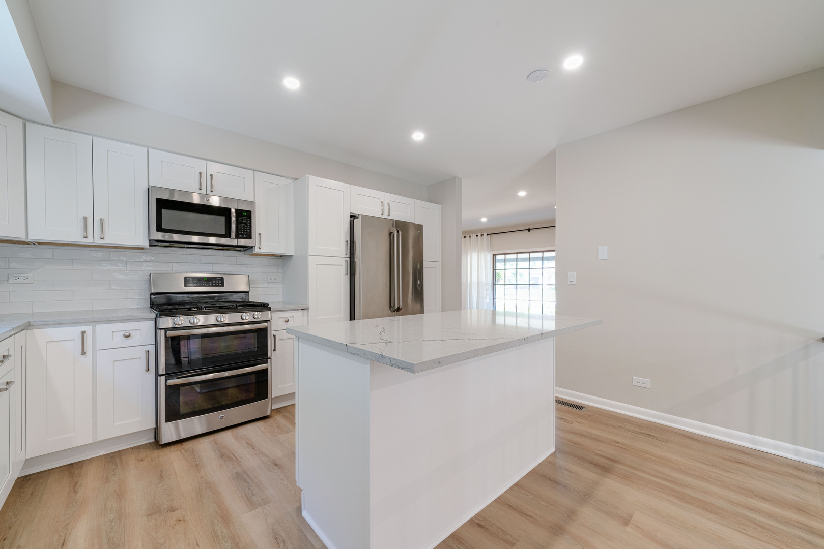 1209 Garfield Avenue, Libertyville, IL 60048