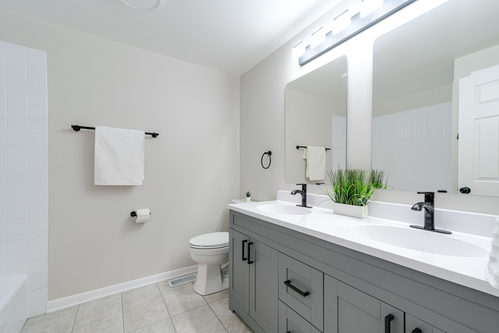1209 Garfield Avenue, Libertyville, IL 60048