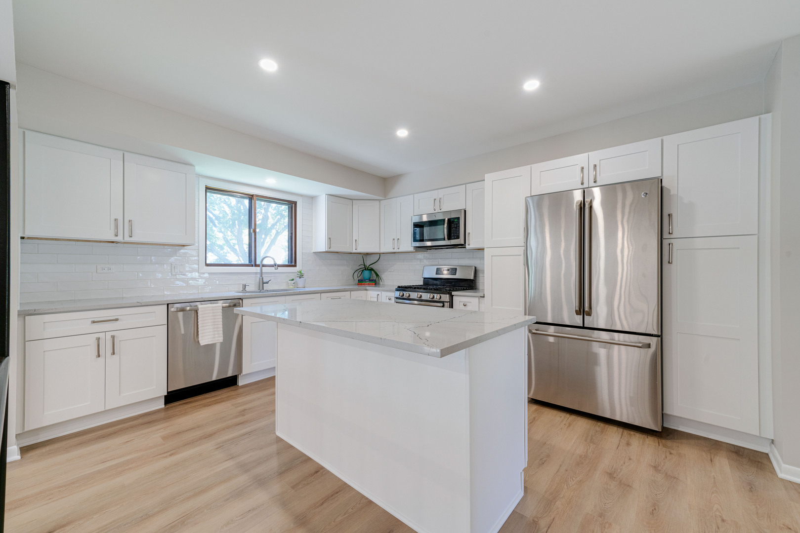 1209 Garfield Avenue, Libertyville, IL 60048