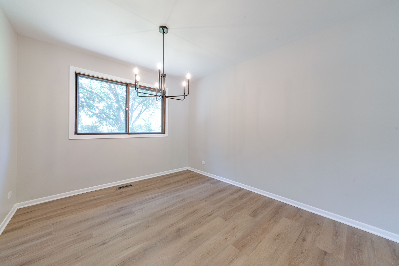 1209 Garfield Avenue, Libertyville, IL 60048