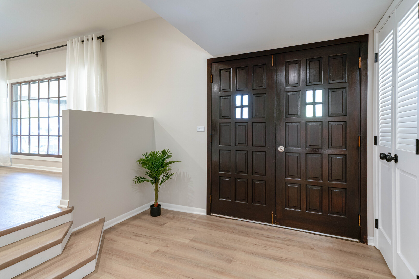 1209 Garfield Avenue, Libertyville, IL 60048