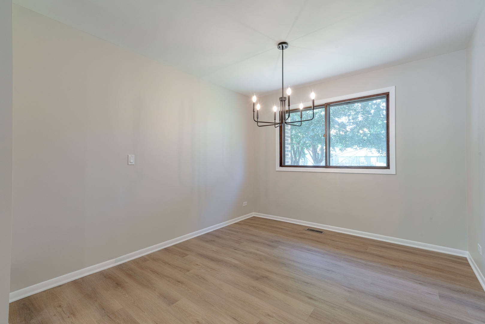 1209 Garfield Avenue, Libertyville, IL 60048
