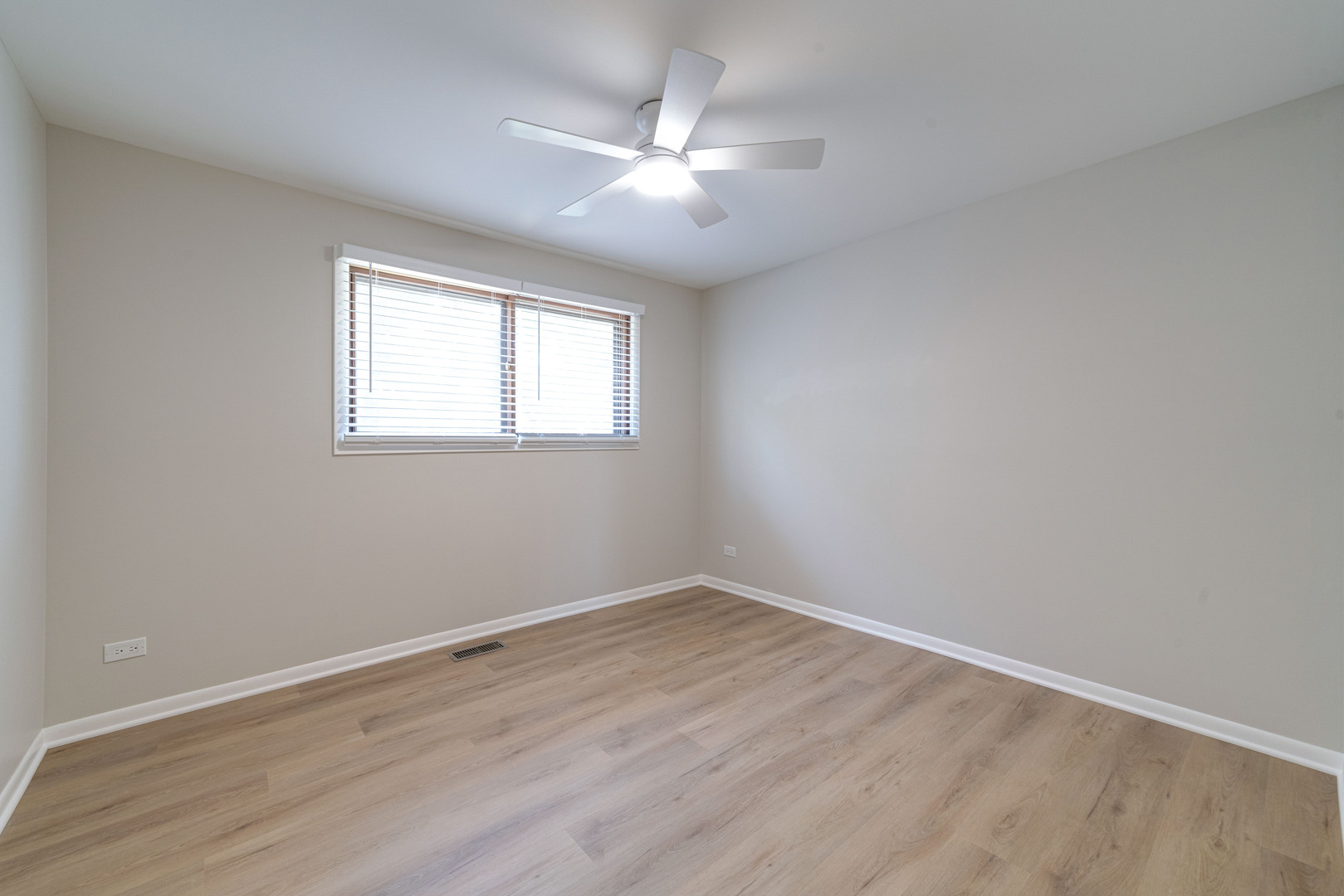 1209 Garfield Avenue, Libertyville, IL 60048