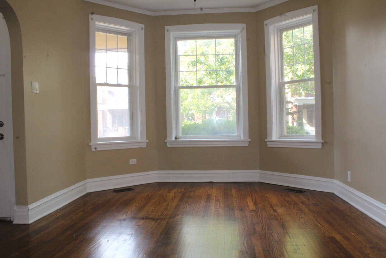 4213 W KAMERLING Avenue #1, Chicago, IL 60651