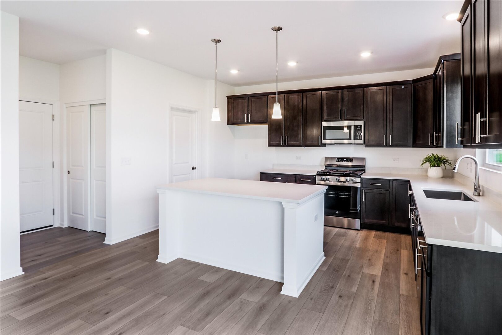 163 Piper Glen Avenue, Oswego, IL 60543