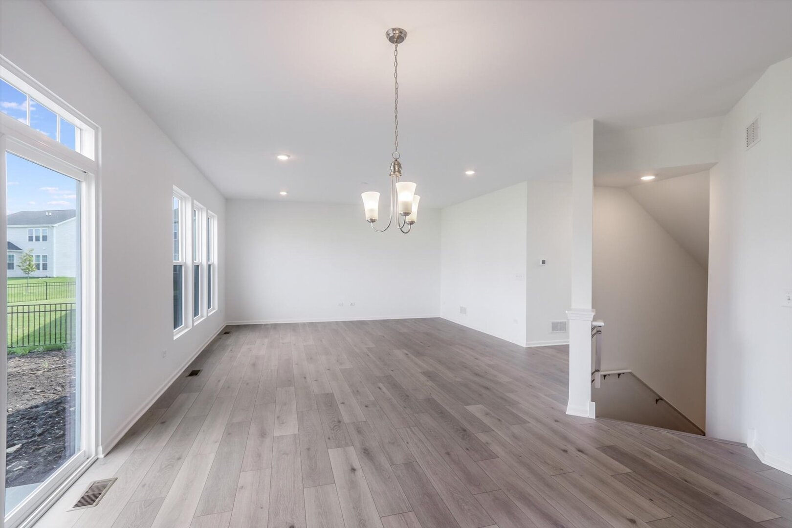 163 Piper Glen Avenue, Oswego, IL 60543