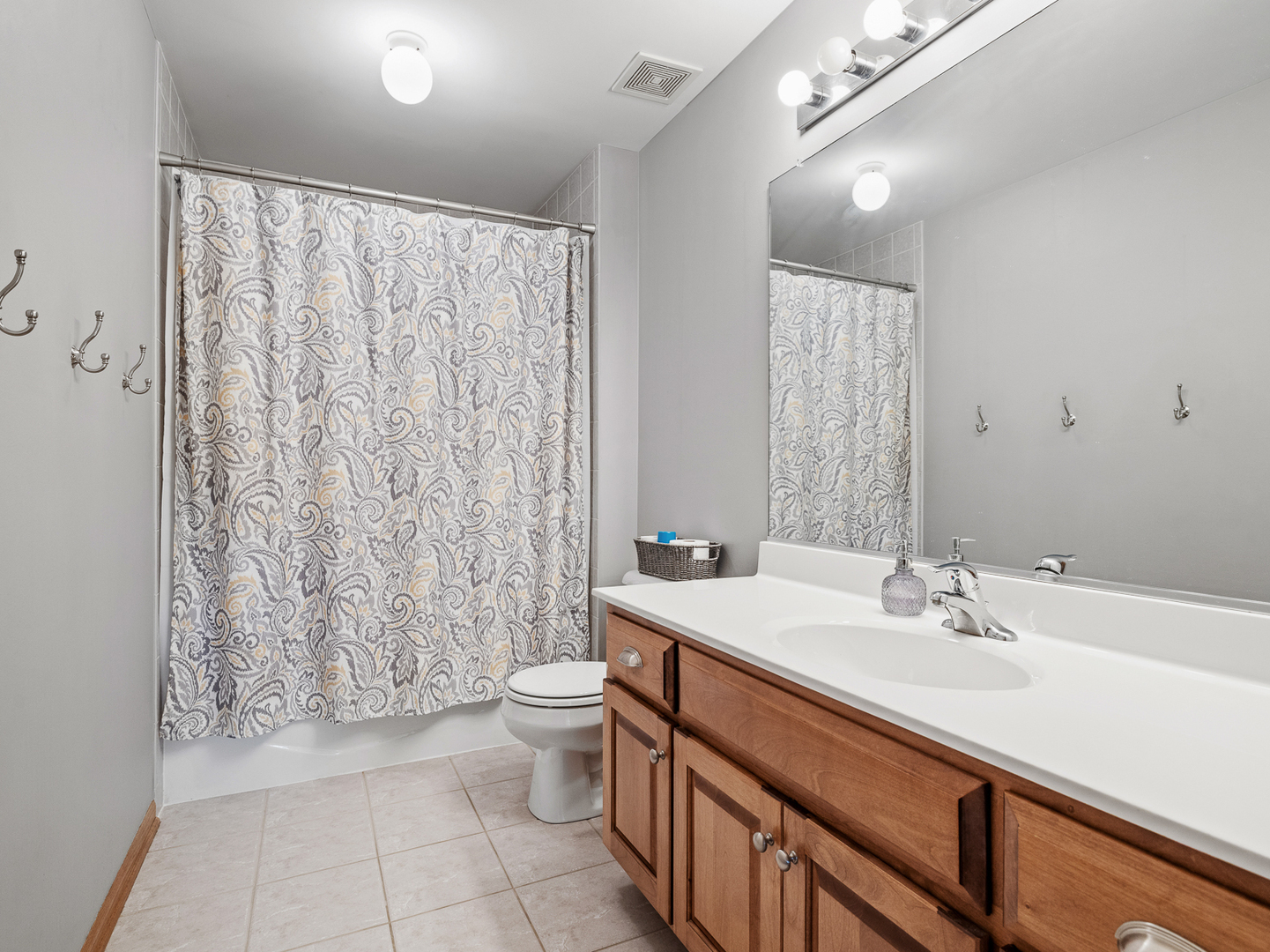 8530 Radcliffe Road, Tinley Park, IL 60487