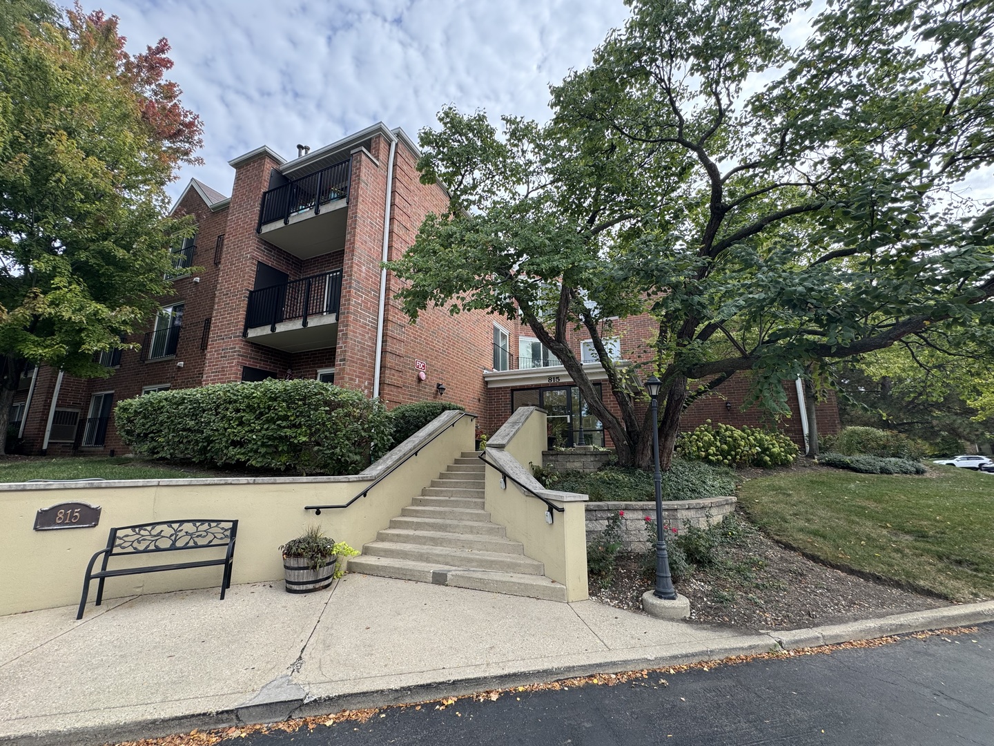815 Leicester Road #211, Elk Grove Village, IL 60007