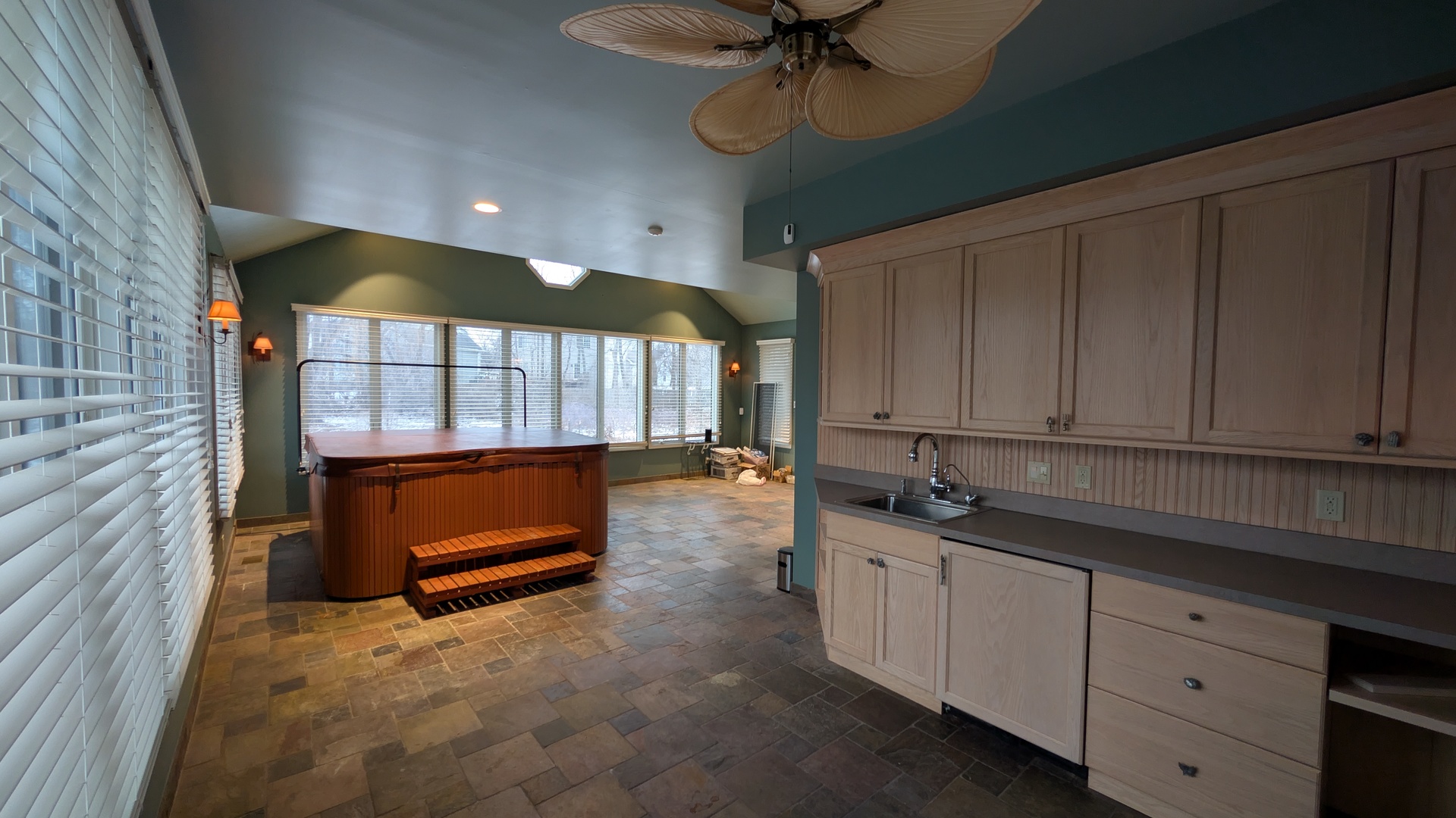 1102 S Oplaine Road, Gurnee, IL 60031