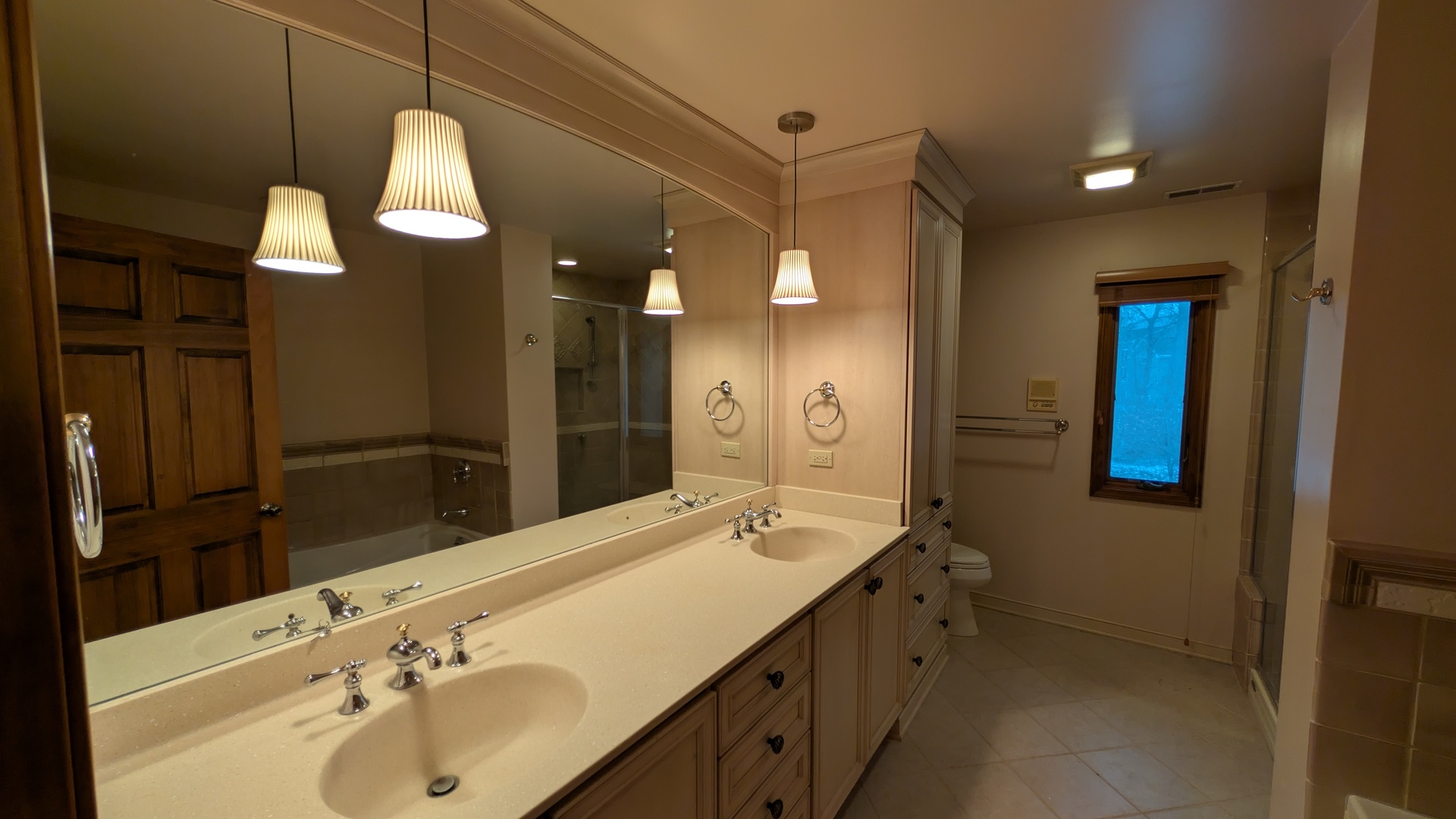 1102 S Oplaine Road, Gurnee, IL 60031